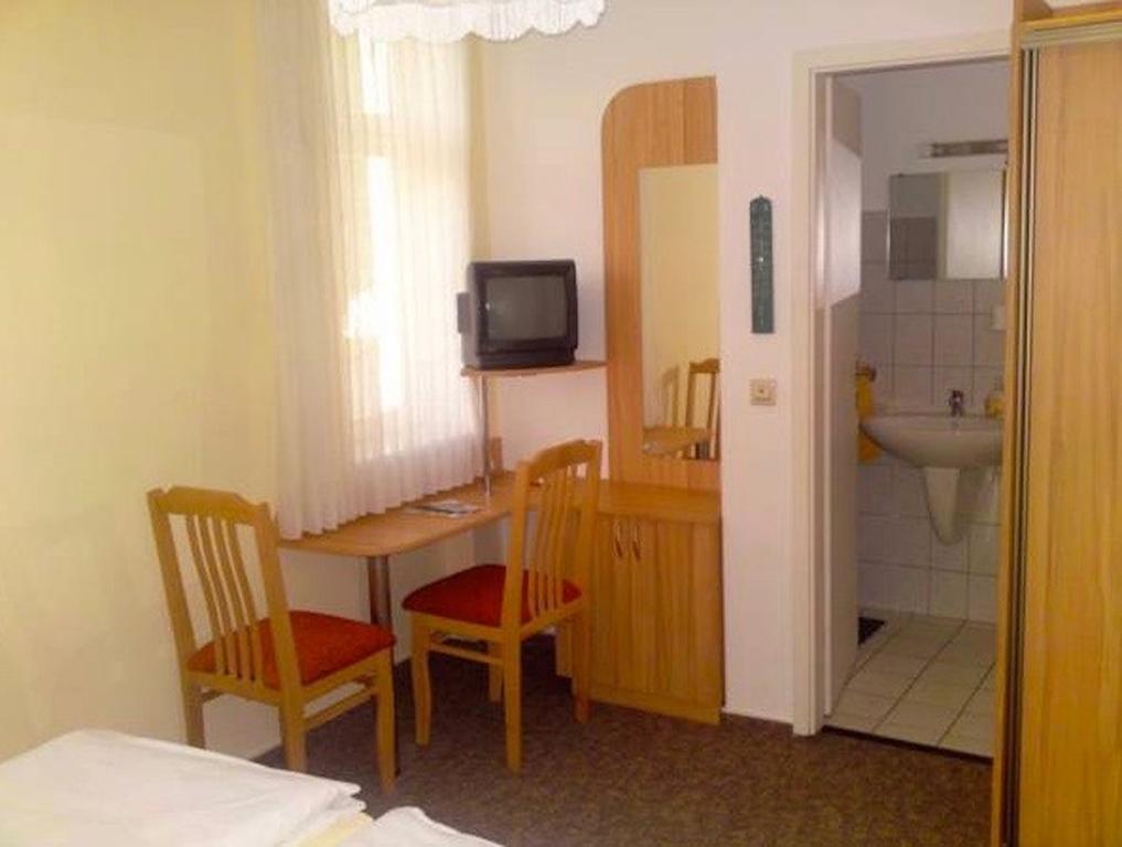 Pension Am Kluenderberg Binz Exterior foto
